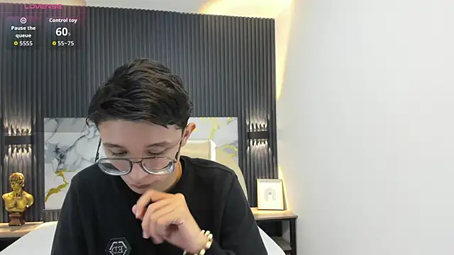 Snapshot of SantiagoRusso18 chatting on October 2025 01:04:02 PM SantiagoRusso18 online show from October 2025 01:04:02 PM