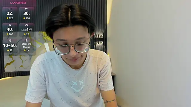 Snapshot of SantiagoRusso18 chatting on November 2025 07:36:01 PM SantiagoRusso18 online show from November 2025 07:36:01 PM