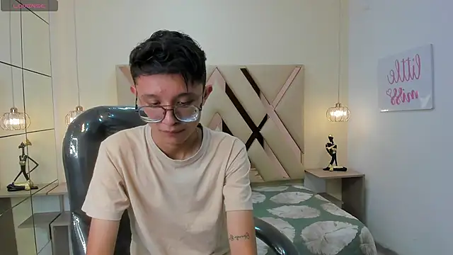 Snapshot of SantiagoRusso18 chatting on December 2025 07:41:01 PM SantiagoRusso18 online show from December 2025 07:41:01 PM