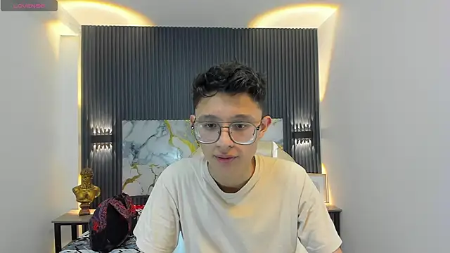 Snapshot of SantiagoRusso18 chatting on December 2025 12:44:02 PM SantiagoRusso18 online show from December 2025 12:44:02 PM