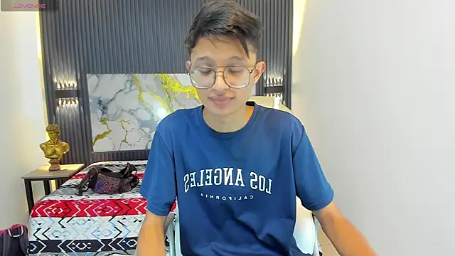 SantiagoRusso18 online show from December 2025 12:42:02 PM