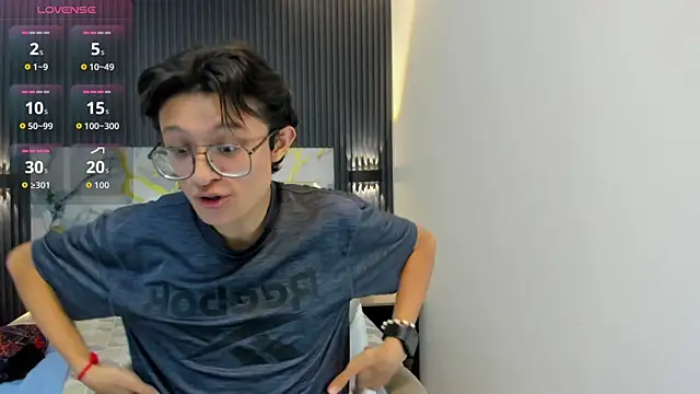 Snapshot of SantiagoRusso18 chatting on December 2025 02:45:02 AM SantiagoRusso18 online show from December 2025 02:45:02 AM