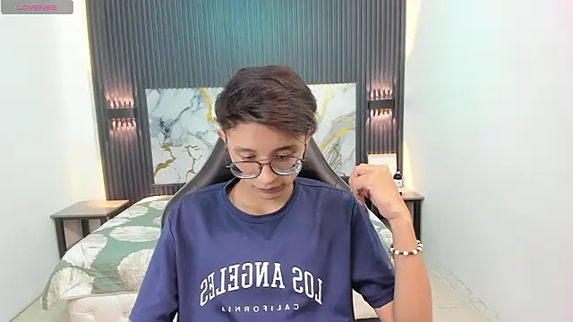 SantiagoRusso18 online show from February 2026 07:36:01 PM