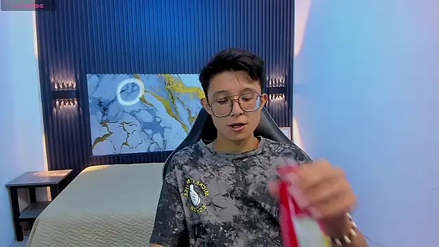 SantiagoRusso18 online show from March 2026 07:09:01 PM