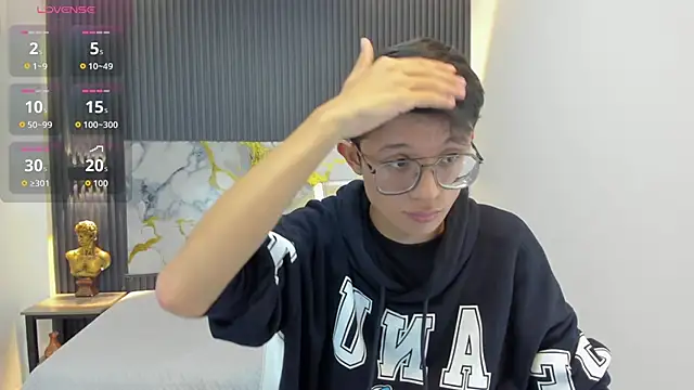 Snapshot of SantiagoRusso18 chatting on October 2025 12:39:01 PM SantiagoRusso18 online show from October 2025 12:39:01 PM