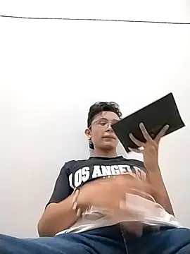 SantiagoRusso18 online show from January 2026 09:52:02 PM