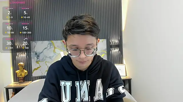 Snapshot of SantiagoRusso18 chatting on October 2025 01:11:01 PM SantiagoRusso18 online show from October 2025 01:11:01 PM