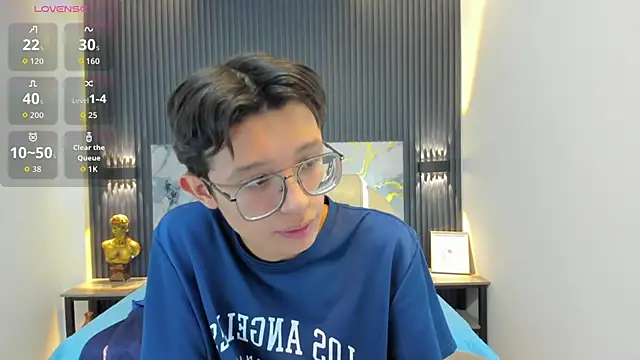 Snapshot of SantiagoRusso18 chatting on October 2025 12:38:02 PM SantiagoRusso18 online show from October 2025 12:38:02 PM