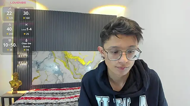 SantiagoRusso18 online show from December 2025 01:04:02 PM