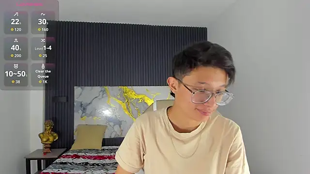 SantiagoRusso18 online show from December 2025 12:51:02 PM