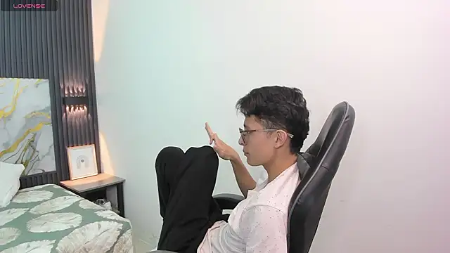 SantiagoRusso18 online show from February 2026 08:29:01 PM