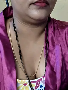 Snapshot of Angel0731 chatting on April 2026 11:42:02 PM Angel0731 online show from April 2026 11:42:02 PM