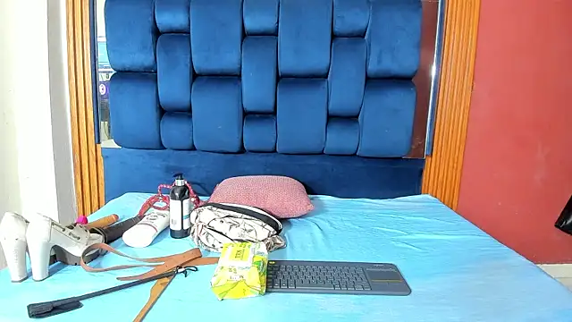 JisooLuv online show from December 2025 07:26:01 PM