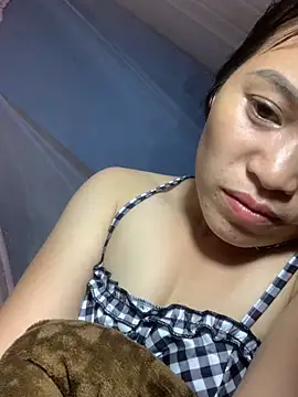 tuyetnhi-00 online show from October 2025 01:52:01 PM