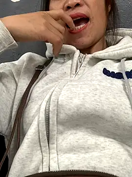 tuyetnhi-00 online show from October 2025 08:59:01 AM