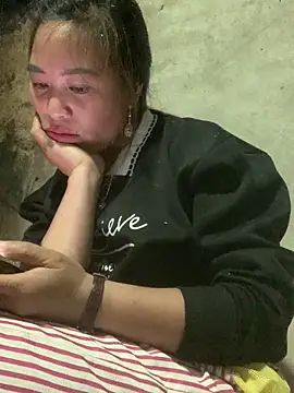 tuyetnhi-00 online show from December 2025 10:32:02 AM