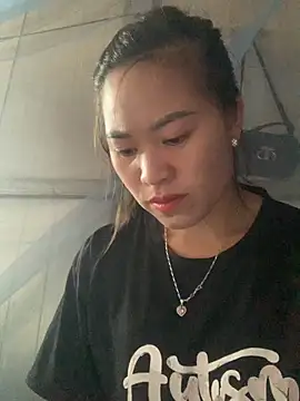 tuyetnhi-00 online show from October 2025 12:44:02 AM