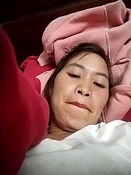 tuyetnhi-00 online show from October 2025 05:03:02 PM