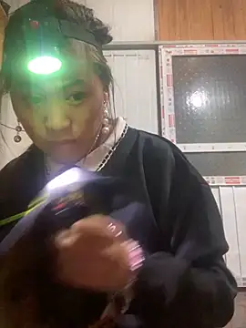 tuyetnhi-00 online show from November 2025 12:42:01 PM