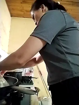 tuyetnhi-00 online show from October 2025 05:09:02 AM