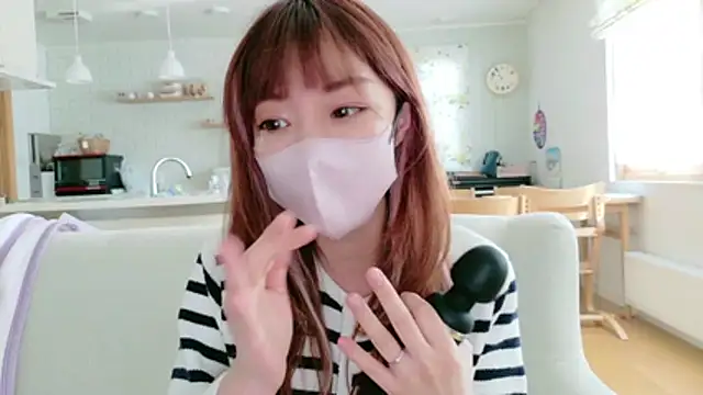 Snapshot of SUZU_1201 chatting on February 2026 01:40:01 AM SUZU 1201 online show from February 2026 01:40:01 AM