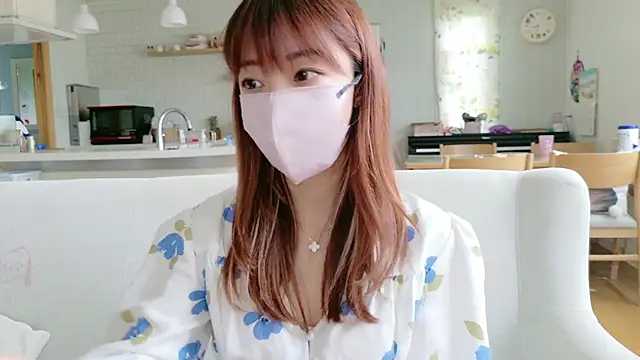Snapshot of SUZU_1201 chatting on May 2026 11:32:02 PM SUZU 1201 online show from May 2026 11:32:02 PM