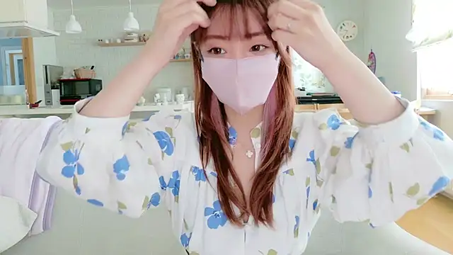 Snapshot of SUZU_1201 chatting on February 2026 12:33:02 AM SUZU 1201 online show from February 2026 12:33:02 AM