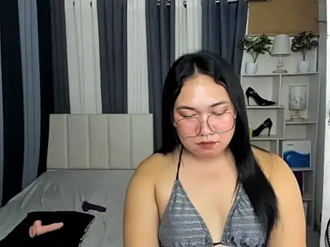 TsUncutKaren online show from March 2026 02:31:02 PM