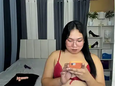 TsUncutKaren online show from March 2026 06:17:01 AM