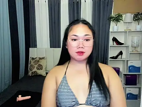 TsUncutKaren online show from February 2026 06:05:02 PM