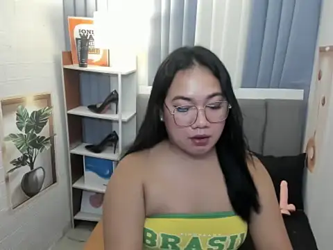 TsUncutKaren online show from December 2025 04:52:02 PM