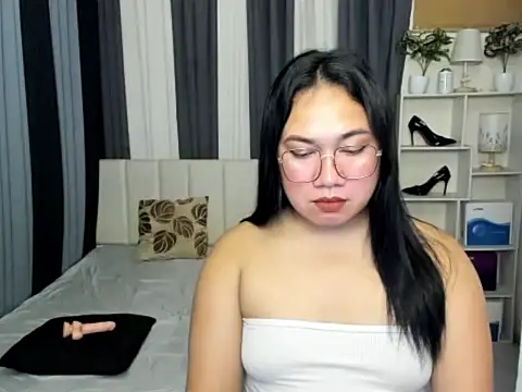 TsUncutKaren online show from March 2026 05:47:01 AM