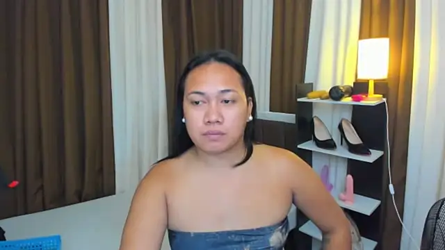 TsUncutKaren online show from September 2025 04:00:02 PM