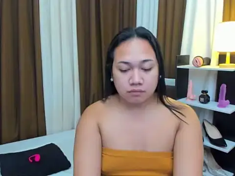 TsUncutKaren online show from October 2025 08:30:01 PM