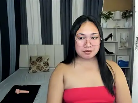 TsUncutKaren online show from February 2026 05:25:02 PM