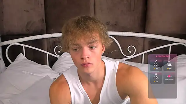 ChaseMuscular online show from October 2025 03:37:02 PM