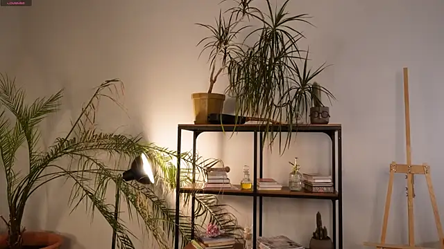 Snapshot of ttragedienne chatting on September 2025 02:13:02 PM ttragedienne online show from September 2025 02:13:02 PM