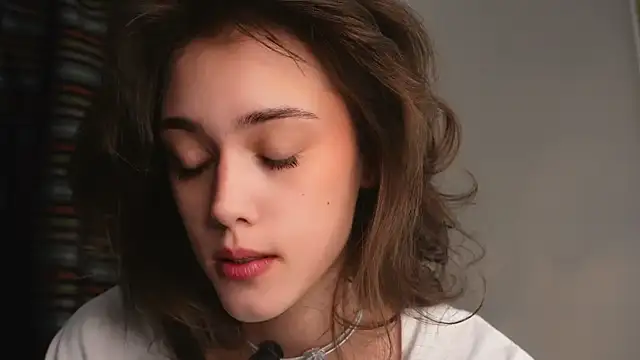 ttragedienne online show from November 2025 01:38:01 PM