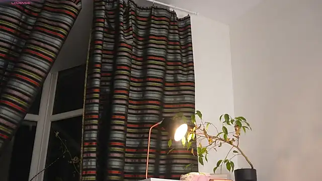 ttragedienne online show from November 2025 02:04:01 AM