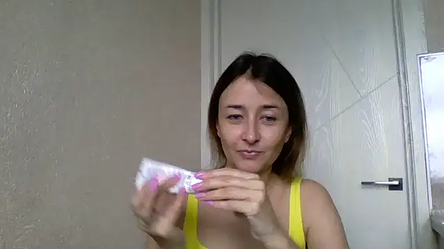 Avenique online show from October 2025 11:22:02 AM