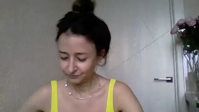 Avenique online show from October 2025 10:47:01 AM