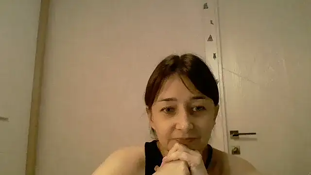 Avenique online show from October 2025 10:00:01 PM