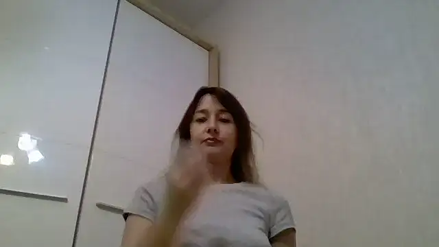 Avenique online show from October 2025 03:57:01 PM