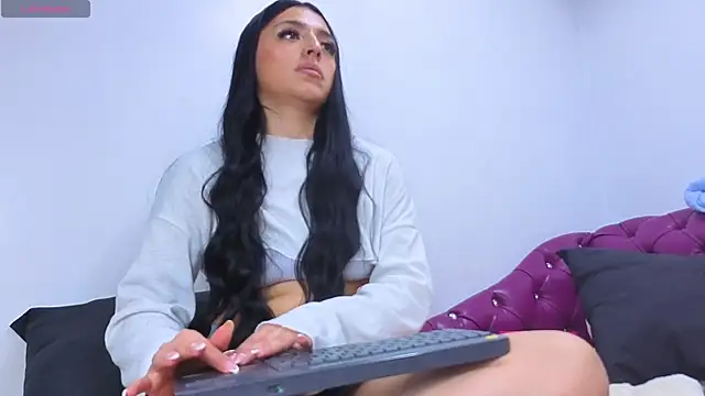 Julieta-Hot online show from October 2025 01:26:02 PM