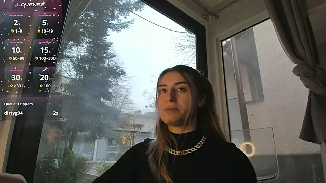 Ella Vee online show from December 2025 07:10:02 AM