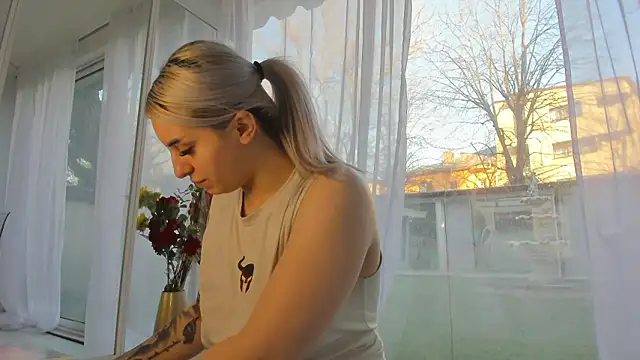 Ella Vee online show from March 2026 05:47:01 AM