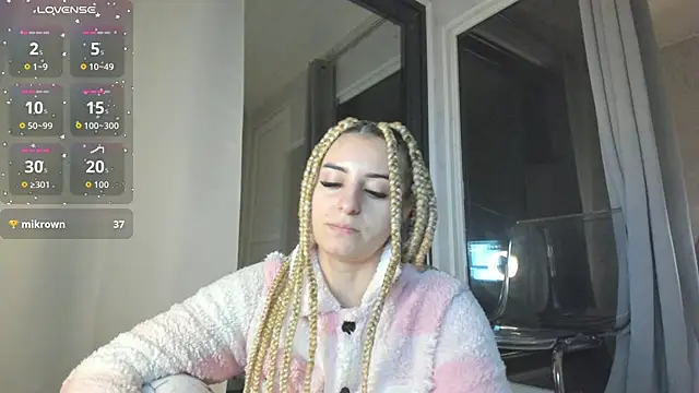 Ella Vee online show from October 2025 03:49:01 AM