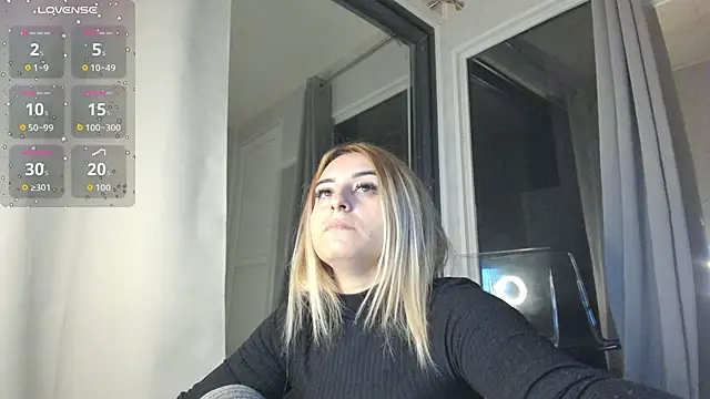 Ella Vee online show from November 2025 04:05:02 AM