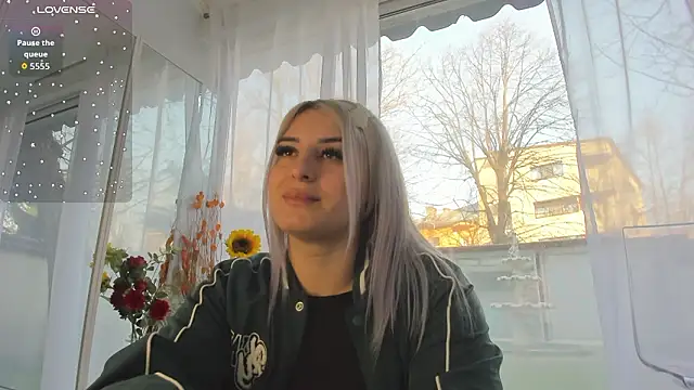 Ella Vee online show from March 2026 05:54:01 AM