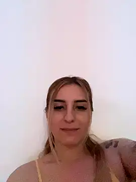 Ella Vee online show from November 2025 03:51:01 PM